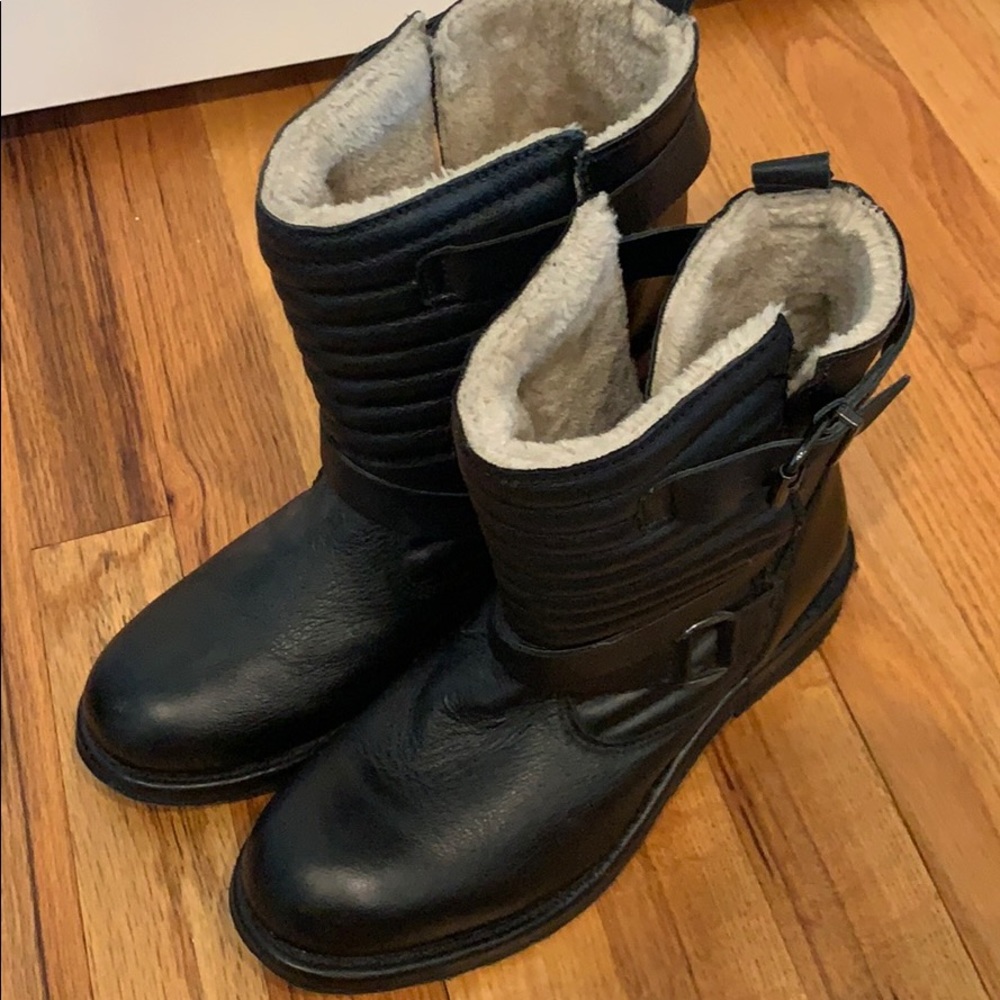 Fur lined black boots